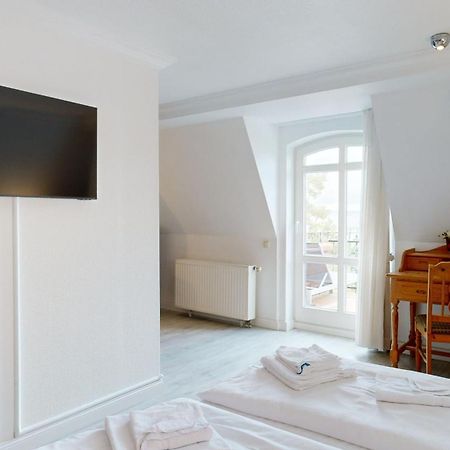 Fewo Direkt Am Strand Mit Meerblick Und Balkon,Villa Glueckspilz, Binz Zewnętrze zdjęcie